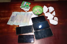 Bắt quả tang 13 đối tượng đánh bạc bằng hình thức xóc đĩa tại Lâm Đồng