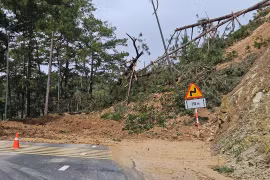 Đóng đèo Prenn vì sạt lở lớn, giao thông vào Đà Lạt tê liệt