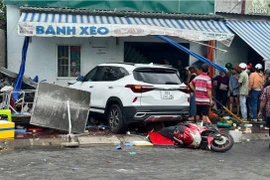 Ô tô tông vào quán ăn ở Bình Thuận, một người tử vong tại chỗ