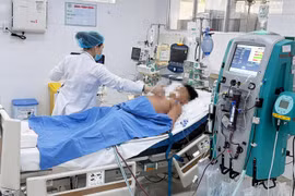 Hàng chục người bị ngộ độc nghi ăn bánh mì ở TP HCM