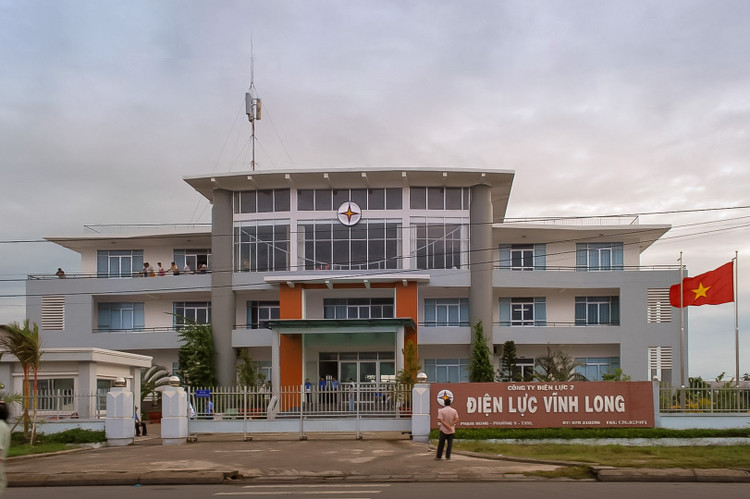 Tại Công ty Điện lực Vĩnh Long, Xuân Phát trúng 11/18 gói thầu, tổng giá trị 88,398 tỷ đồng. Ảnh IT. dlvinhlong-1.jpg