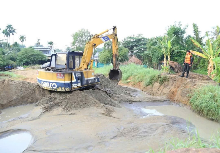 Lực lượng công an bắt giữ nhóm đối tượng. z6752970002383-a05ebec001bec4c393dfca77a9ee8d29.jpg