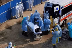 Dịch corona ngày 7/2: Người chết tiếp tục tăng, VN có 12 người nhiễm
