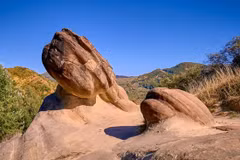 Những tảng đá bí ẩn nhất hành tinh, biết “sinh con” nhờ... nước mưa