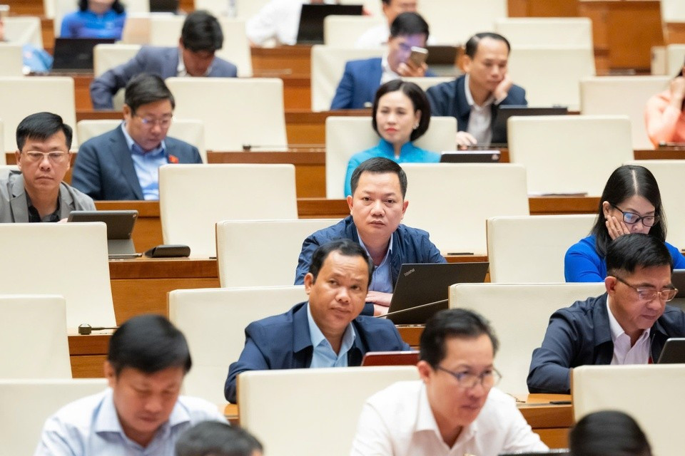 Các đại biểu Quốc hội sẽ xem xét biểu quyết thông qua 26 văn bản luật và 2 nghị quyết trong hôm nay. Ảnh: Quochoi.vn.