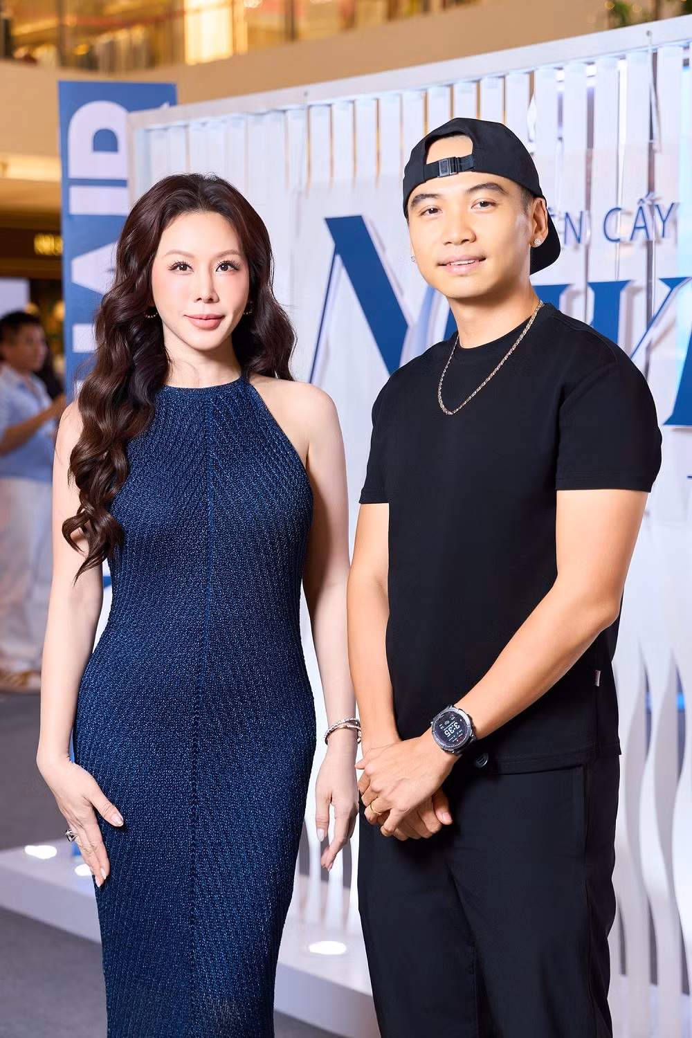 Nhiếp ảnh gia kiêm đạo diễn Tuấn Khôi – chồng Hoa hậu H’hen Niê cũng góp mặt tại sự kiện.