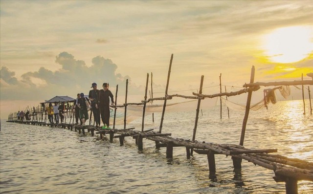 Ngắm hoàng hôn và bình minh nơi cuối trời Tổ quốc