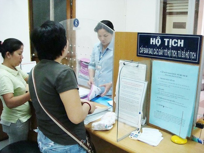 Cá nhân có quyền lựa chọn thực hiện thủ tục hộ tịch tại nơi cư trú hoặc nơi khác. Ảnh: VGP