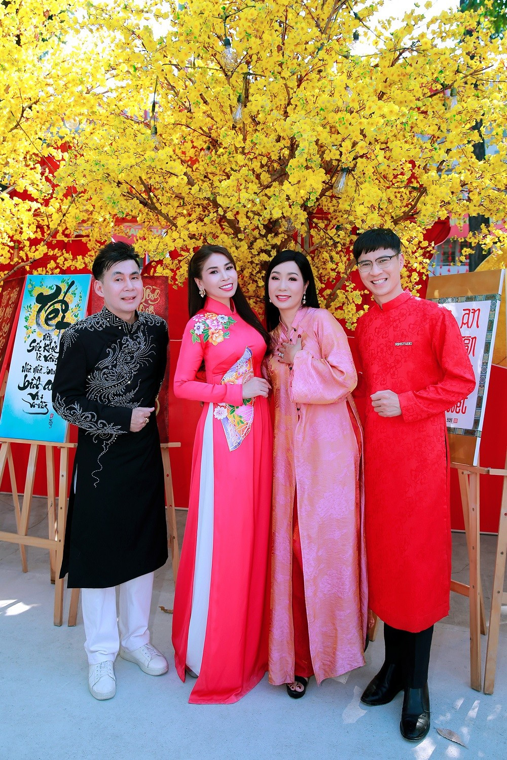 Ca sĩ Đoan Trường, diễn viên Lý Hương, MC Anh Quân cùng nhiều sao Việt cũng góp mặt tại sự kiện.