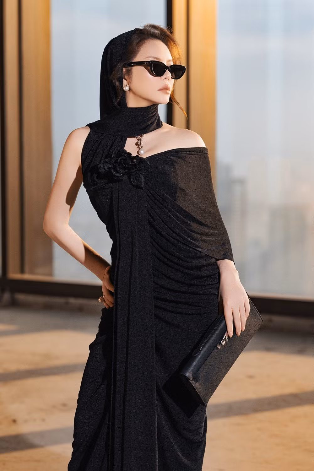 Xuất hiện trong sự kiện thời trang, Lý Nhã Kỳ hút sự chú ý với vẻ ngoài kiêu sa, quyến rũ trong trang phục của NTK Đỗ Long.