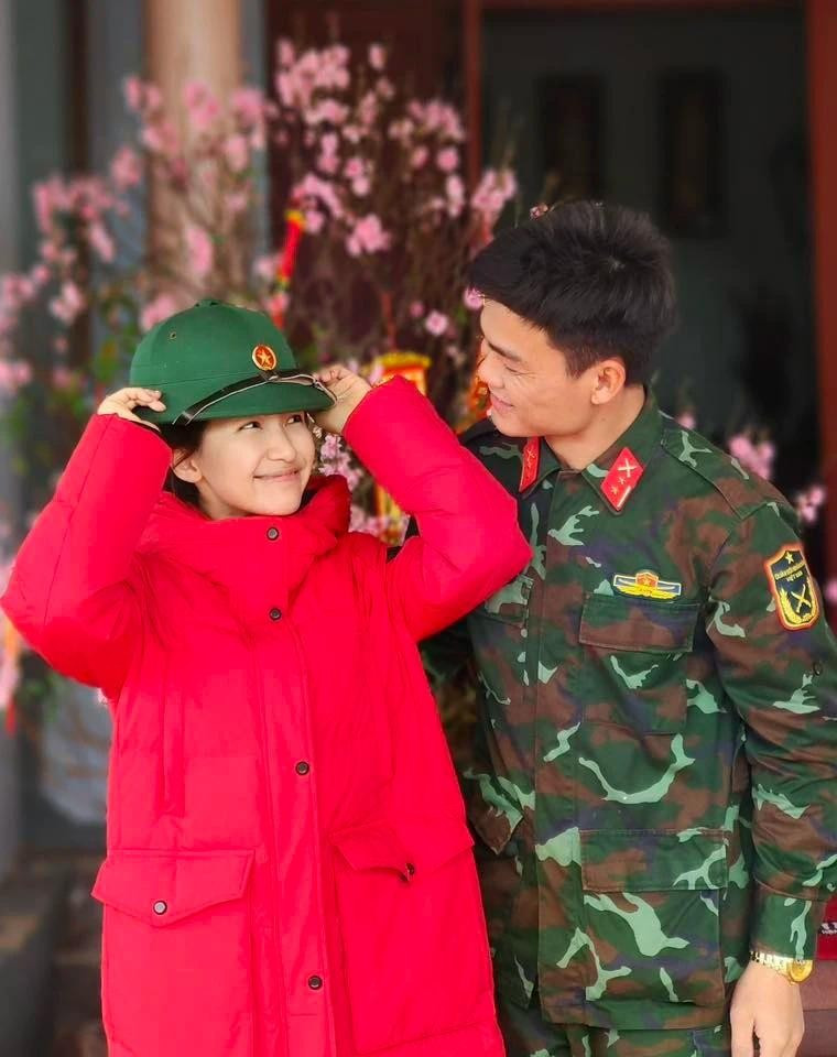 Mối quan hệ của cặp đôi phủ sóng mạng xã hội.