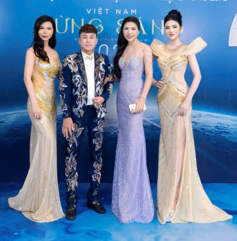 “Với tôi, danh hiệu á hậu là cơ hội để sống có ích hơn mỗi ngày, từ những chuyến thiện nguyện đến những lần đồng hành cùng ngành du lịch quảng bá bản sắc Việt Nam”, Lê Kim Khỏe chia sẻ.