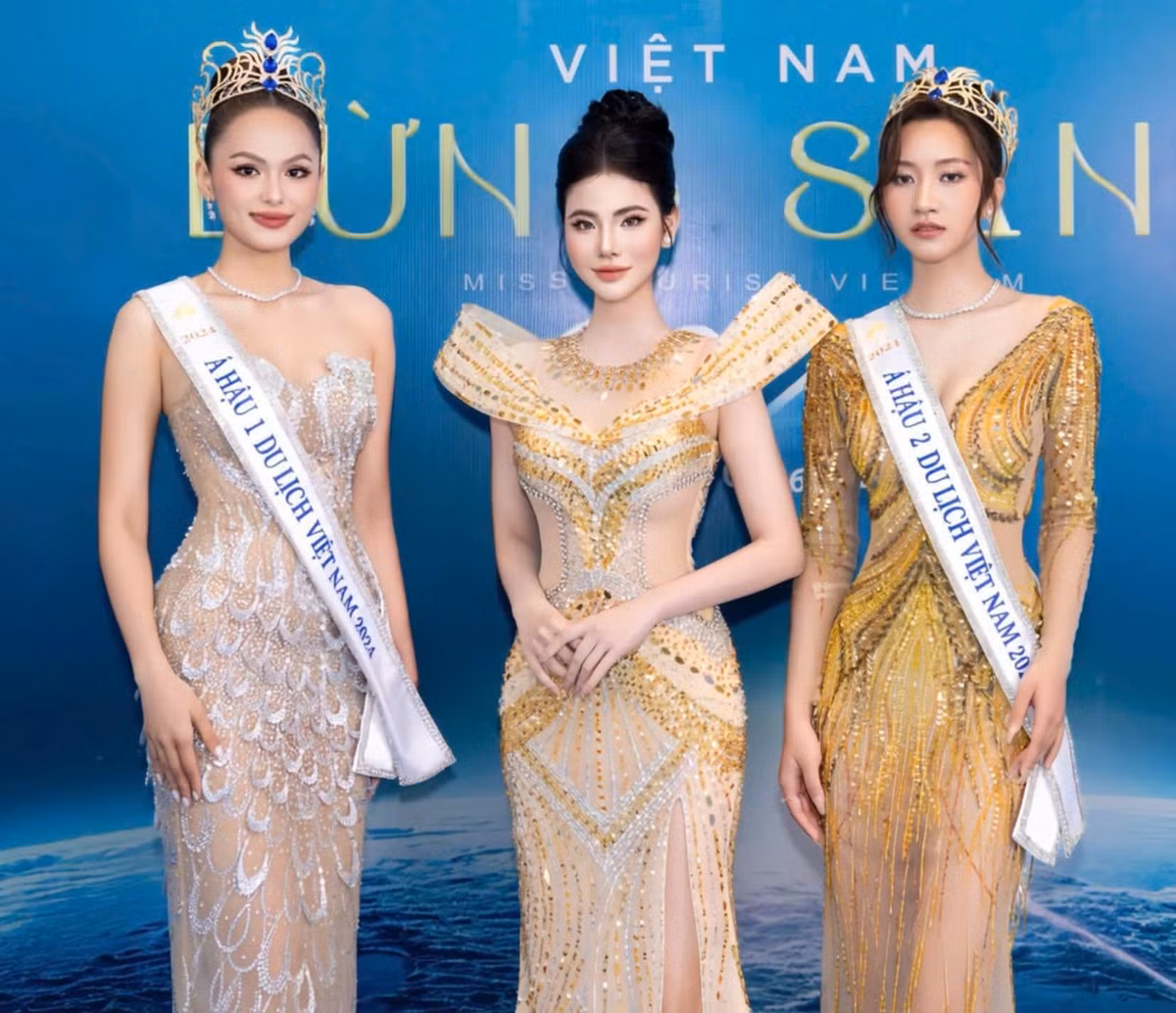 Á hậu Lê Kim Khỏe hội ngộ hai Á hậu của cuộc thi Hoa hậu Du lịch Việt Nam 2024: Á hậu 1 Huỳnh Kim Anh và Á hậu 2 Lê Thị Ánh Tuyết.