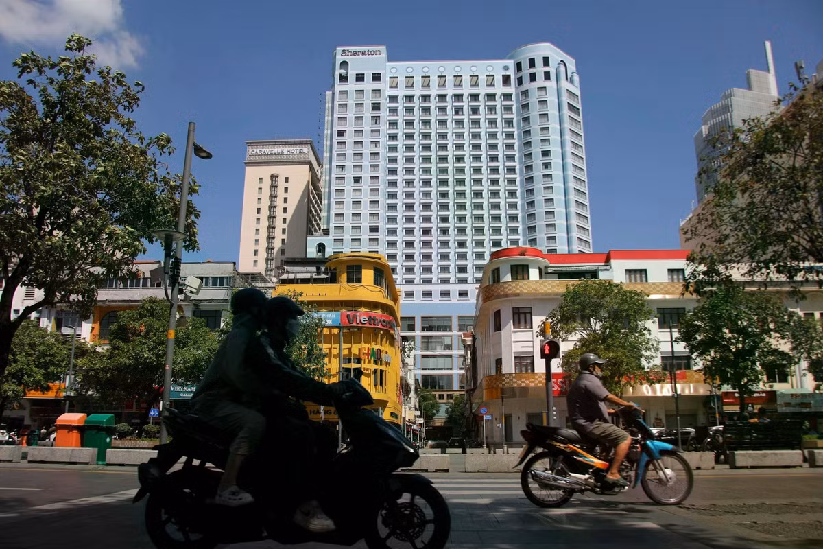 Một số căn mặt tiền trên các tuyến đường như Đồng Khởi, Nguyễn Huệ, Tôn Thất Thiệp từng được giao dịch hơn 1 tỷ đồng/m2. Khảo sát trên nền tảng Batdongsan.com.vn, có bất động sản ở đây được rao bán với giá lên đến 1,7 tỷ đồng/m2.