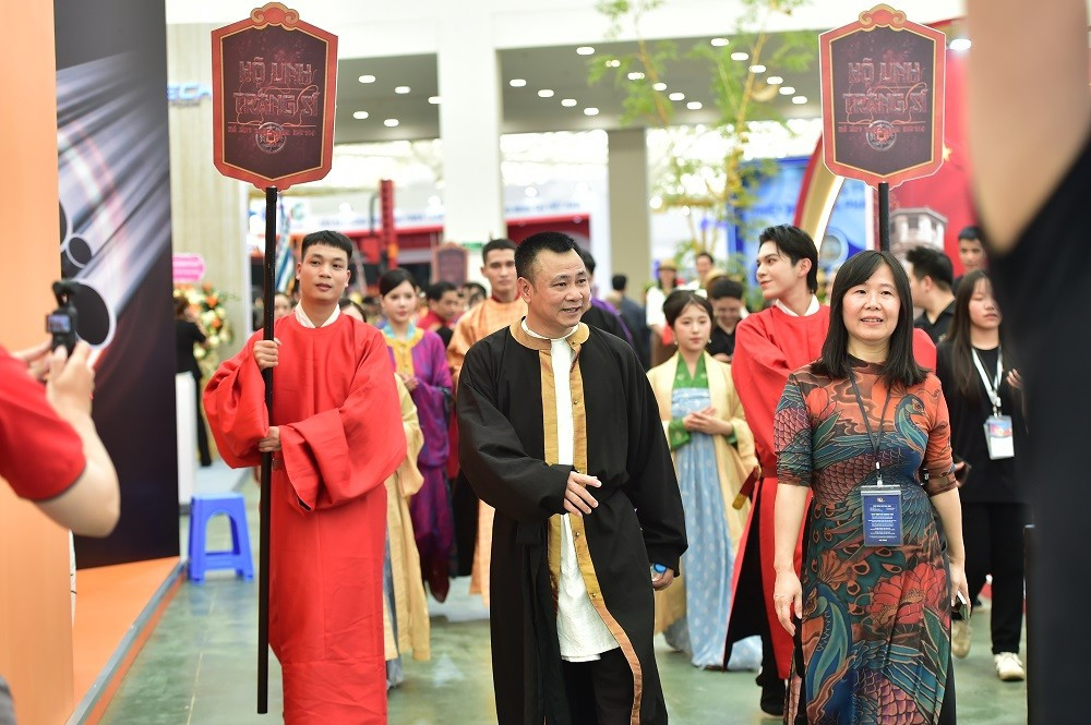 View - Tiết lộ vai diễn của NSND Tự Long trong phim Hộ linh tráng sĩ | Báo Tri thức và Cuộc sống - TIN TỨC PHỔ BIẾN KIẾN THỨC 24H