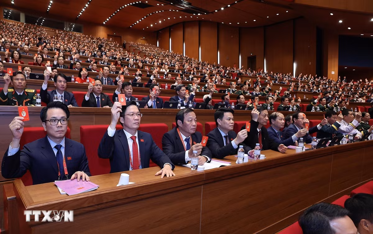 Đại hội biểu quyết thông qua số lượng Ủy viên Ban Chấp hành Trung ương Đảng khóa XIV. (Ảnh: TTXVN)