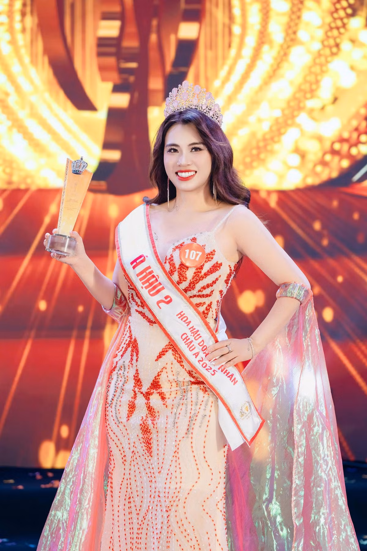 Nguyễn Hương Giang sở hữu nhan sắc xinh đẹp rạng rỡ. Ảnh: Team Bình Nguyễn