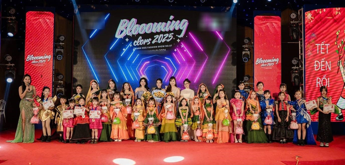 Với chủ đề "Blooming Colors - Sắc hoa rực rỡ", sàn catwalk chương trình thời trang quy tụ hơn 80 tài năng nhí đến từ mọi miền tổ quốc.