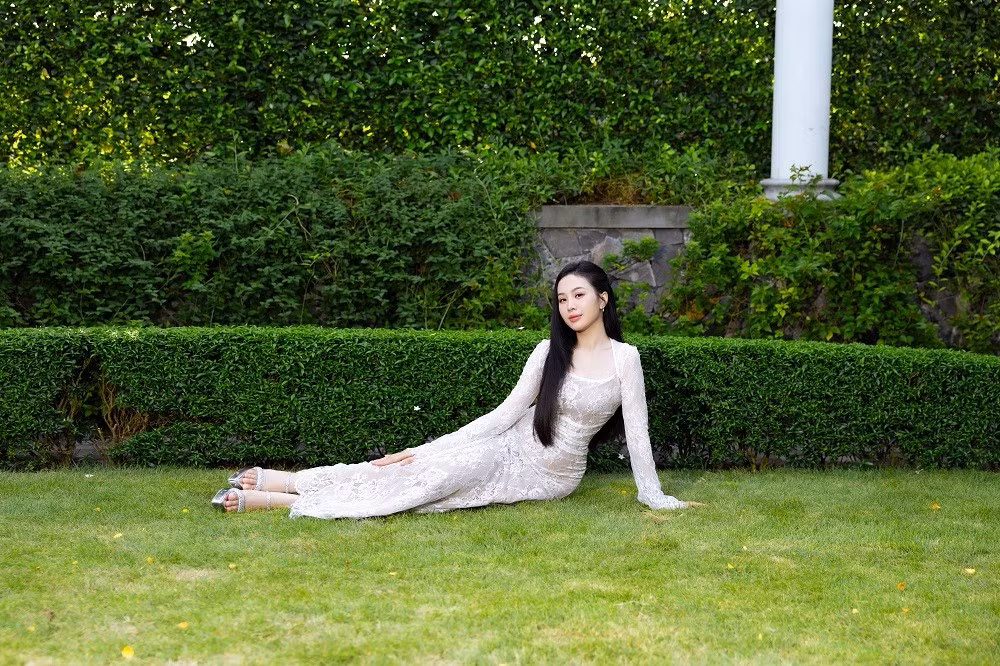 Sự chuyển mình này không chỉ thể hiện qua cách đầu tư về phục trang, vũ đạo khi biểu diễn, mà còn được thể hiện rõ nét qua những tìm tòi, sáng tạo trong cách hát và xử lý tác phẩm.