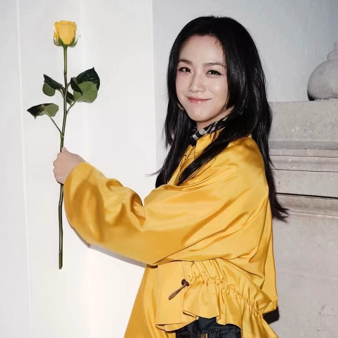 Ngoài ra, Thang Duy rất chú trọng đến chất lượng giấc ngủ bởi cô tin chỉ có giấc ngủ ngon mới giúp làn da luôn khỏe mạnh. Vì vậy, nữ diễn viên luôn mang theo mặt nạ ngủ và tận dụng thời gian nghỉ giải lao để ngủ bù. Ảnh: TVBS.