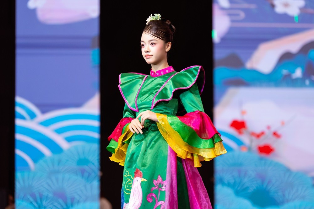 Danh sách khách mời và hội đồng trao giải được công bố gồm: PGS.TS Nguyễn Huy Phương, diễn viên Thanh Hương, nhà báo Bùi Việt Cường, nhà báo Bùi Đức Hiếu, ca sĩ Lan Quỳnh, ca sĩ Cường DuyC, MC Vũ Trang, Hoa hậu Sinh viên Việt Nam 2024 Dương Trà Giang, Ms. Nguyễn Hoài Linh, Ms. Phạm Hoài Thu.