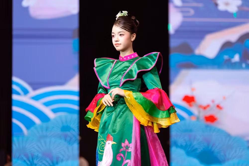 Danh sách khách mời và hội đồng trao giải được công bố gồm: PGS.TS Nguyễn Huy Phương, diễn viên Thanh Hương, nhà báo Bùi Việt Cường, nhà báo Bùi Đức Hiếu, ca sĩ Lan Quỳnh, ca sĩ Cường DuyC, MC Vũ Trang, Hoa hậu Sinh viên Việt Nam 2024 Dương Trà Giang, Ms. Nguyễn Hoài Linh, Ms. Phạm Hoài Thu.