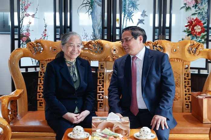 Thủ tướng Chính phủ Phạm Minh Chính thăm, chúc Tết gia đình và dâng hương cố Tổng Bí thư Nguyễn Phú Trọng. Ảnh: Nhật Bắc