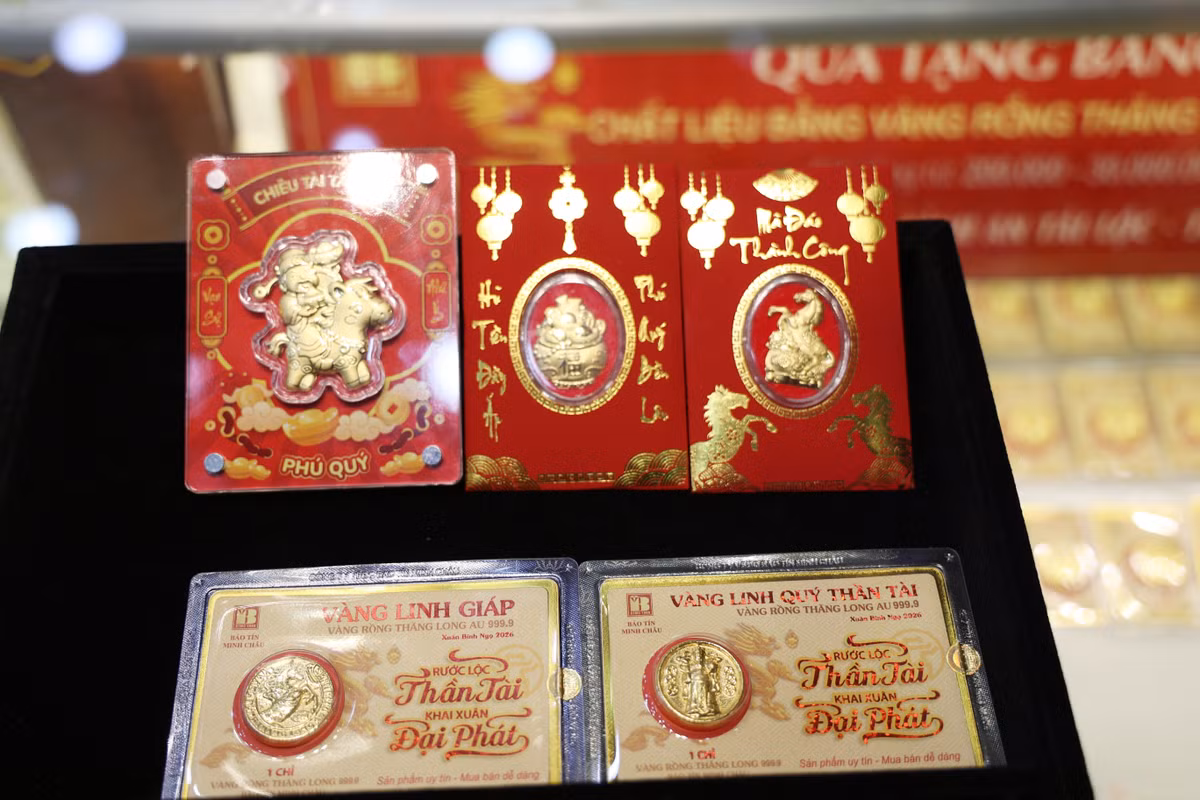 Các sản phẩm vàng linh vật, trọng lượng nhỏ được các doanh nghiệp đẩy mạnh tung ra thị trường. Ảnh: Hồng Nhung.
