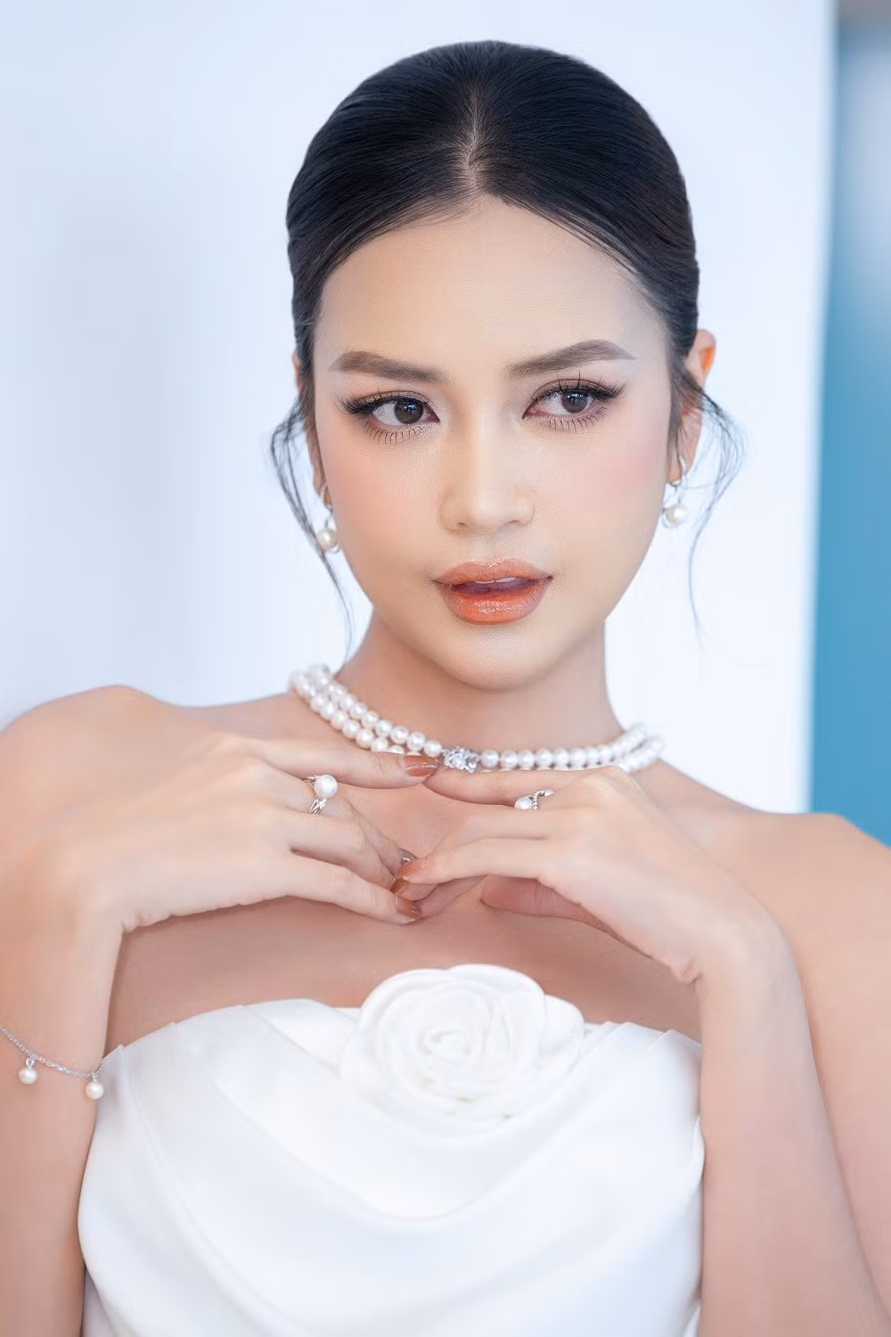 Năm nay, với chủ đề "Thanh xuân rực rỡ", cuộc thi khuyến khích các nữ sinh lan tỏa nguồn năng lượng tuổi trẻ, thắp lên đam mê và tự tin tỏa sáng theo cách của riêng mình. Đây cũng là dịp để các cô gái khám phá vẻ đẹp nguyên bản bên trong bản thân.