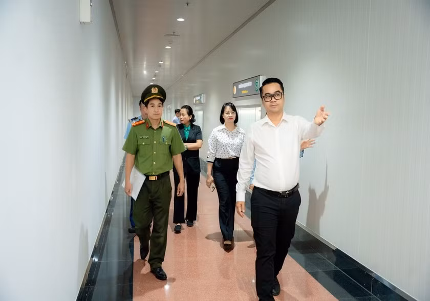 Đoàn kiểm tra tại Nhà máy chế biến sản phẩm thịt Hà Nội của công ty C.P.