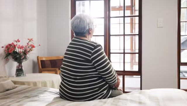 Nhiều cha mẹ vì thương con nên luôn làm thay mọi việc. Khi cha mẹ già đi, cần sự giúp đỡ hoặc đơn giản chỉ là sự quan tâm, con cái lại lúng túng. Ảnh minh họa