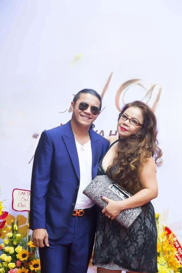 Ca sĩ Bích Phương từng đồng hành cùng con trai trên mọi nẻo đường nghệ thuật. Ảnh: FBNV