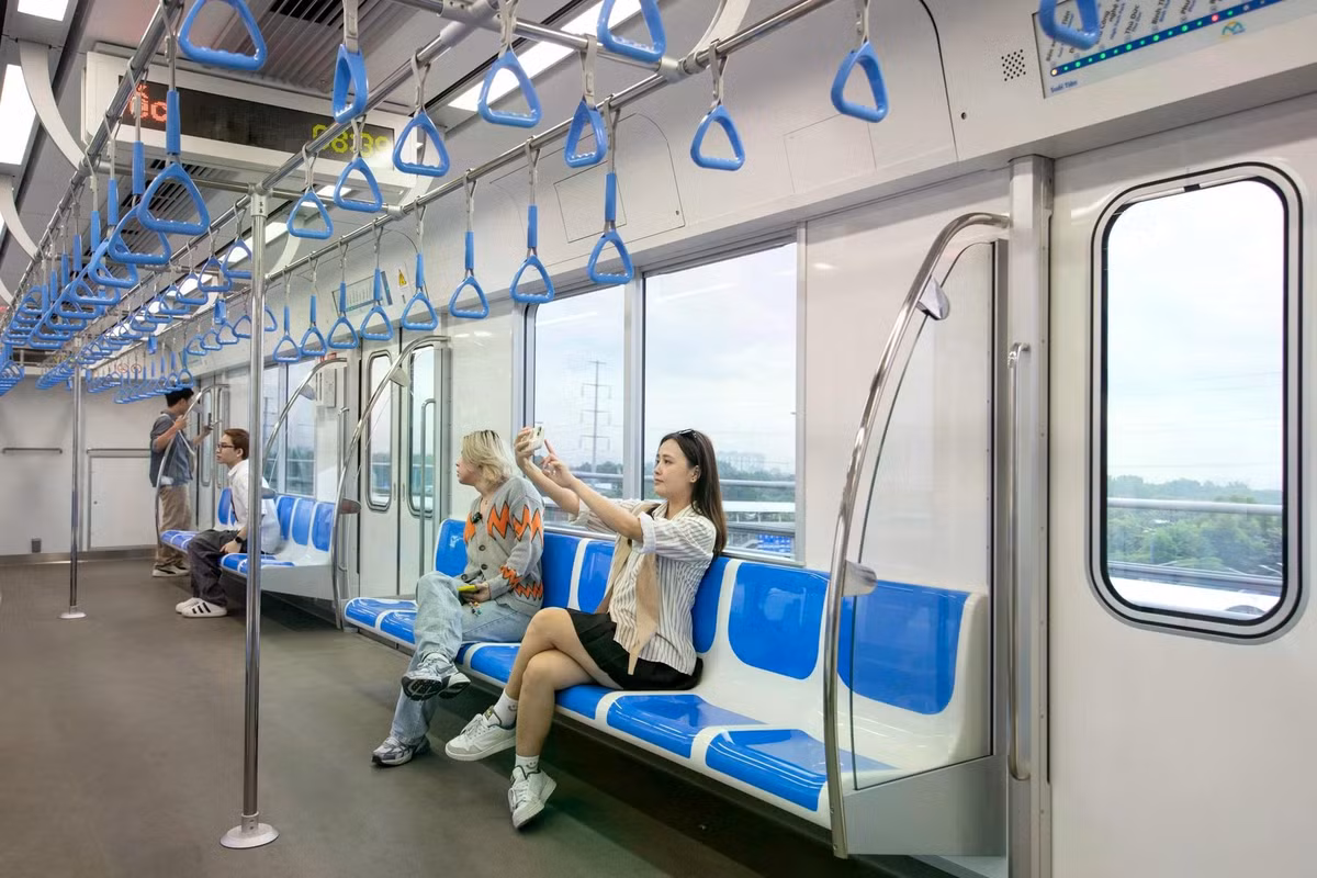 Hạ tầng metro không chỉ góp phần rút ngắn thời gian di chuyển, mà còn tạo động lực phát triển thương mại, dịch vụ và bất động sản tại khu vực này.