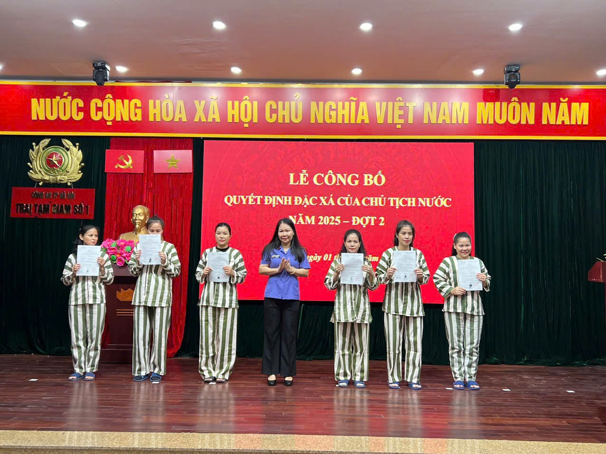 Các phạm nhân được đặc xá đợt 2 năm 2025 tại Hà Nội.