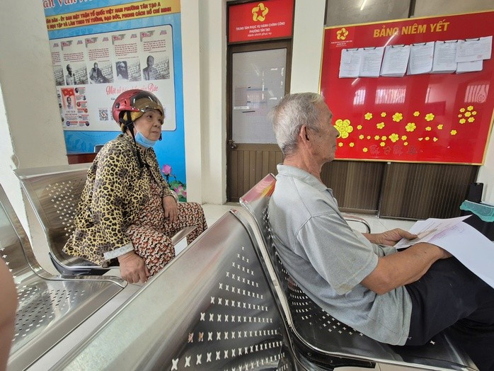 Người đủ 65 tuổi đến dưới 75 tuổi thường trú tại TPHCM được hỗ trợ mức đóng BHYT 100%