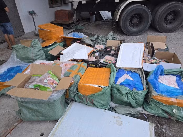 Lô hàng không rõ nguồn gốc