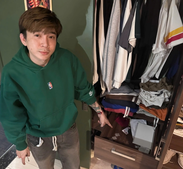 Ca sĩ Chi Dân cùng tang vật