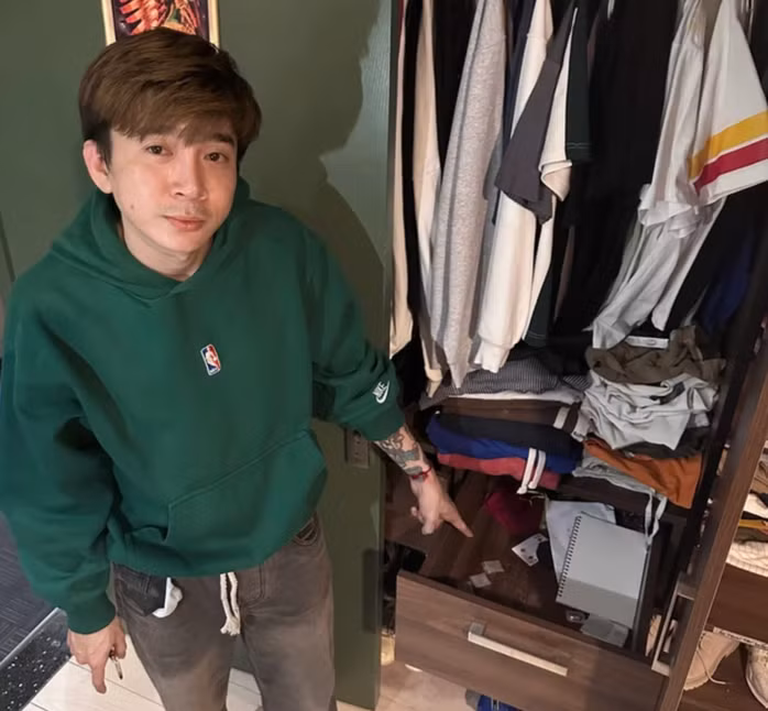 Ca sĩ Chi Dân cùng tang vật