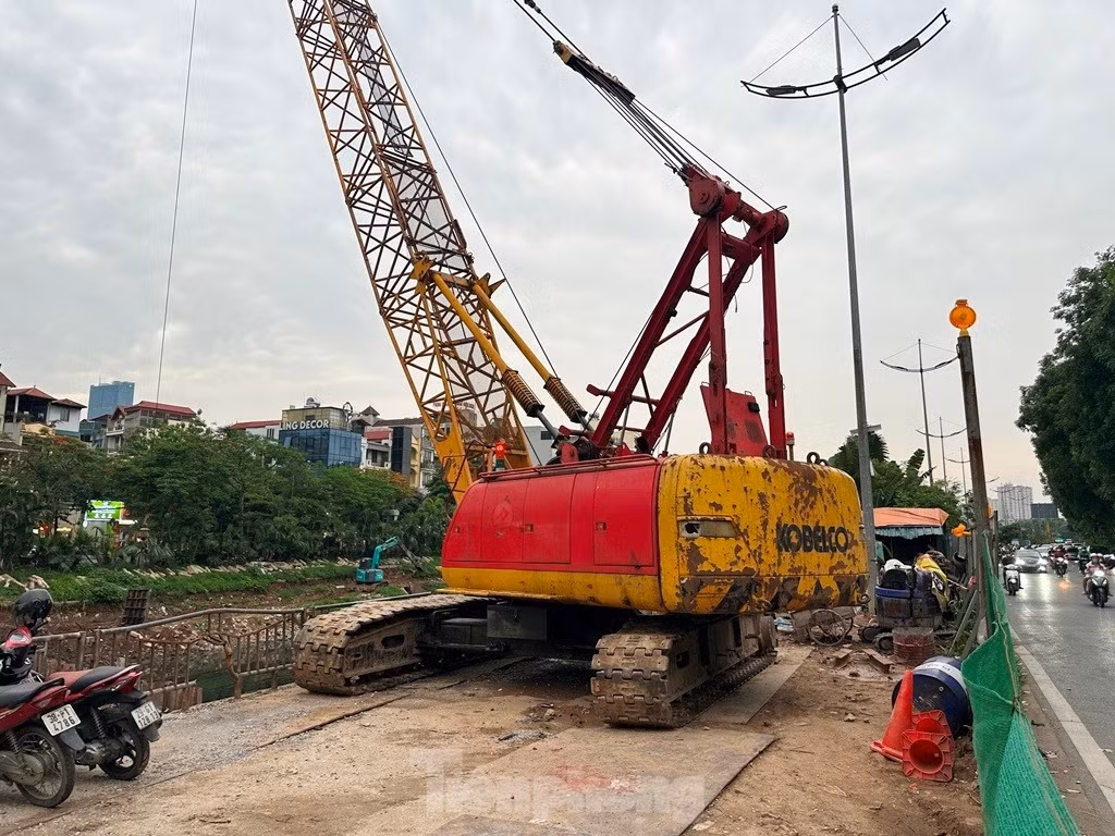 Ban Hạ tầng và Nông Nghiệp Hà Nội cho biết, dự án đã cơ bản xong và nhà máy đang hoạt động; còn lại một số hạng mục thi công dọc sông Tô Lịch, nhà thầu đang hoàn thiện.