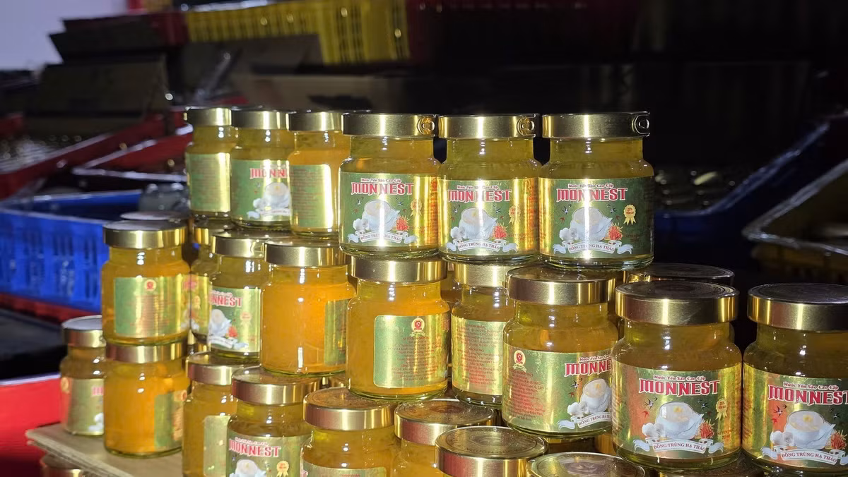 Các sản phẩm “yến giả” được phân phối rộng rãi trên địa bàn Đà Nẵng, Thanh Hóa, Hải Phòng…, đánh lừa hàng nghìn người tiêu dùng. Ảnh: Người Lao Động