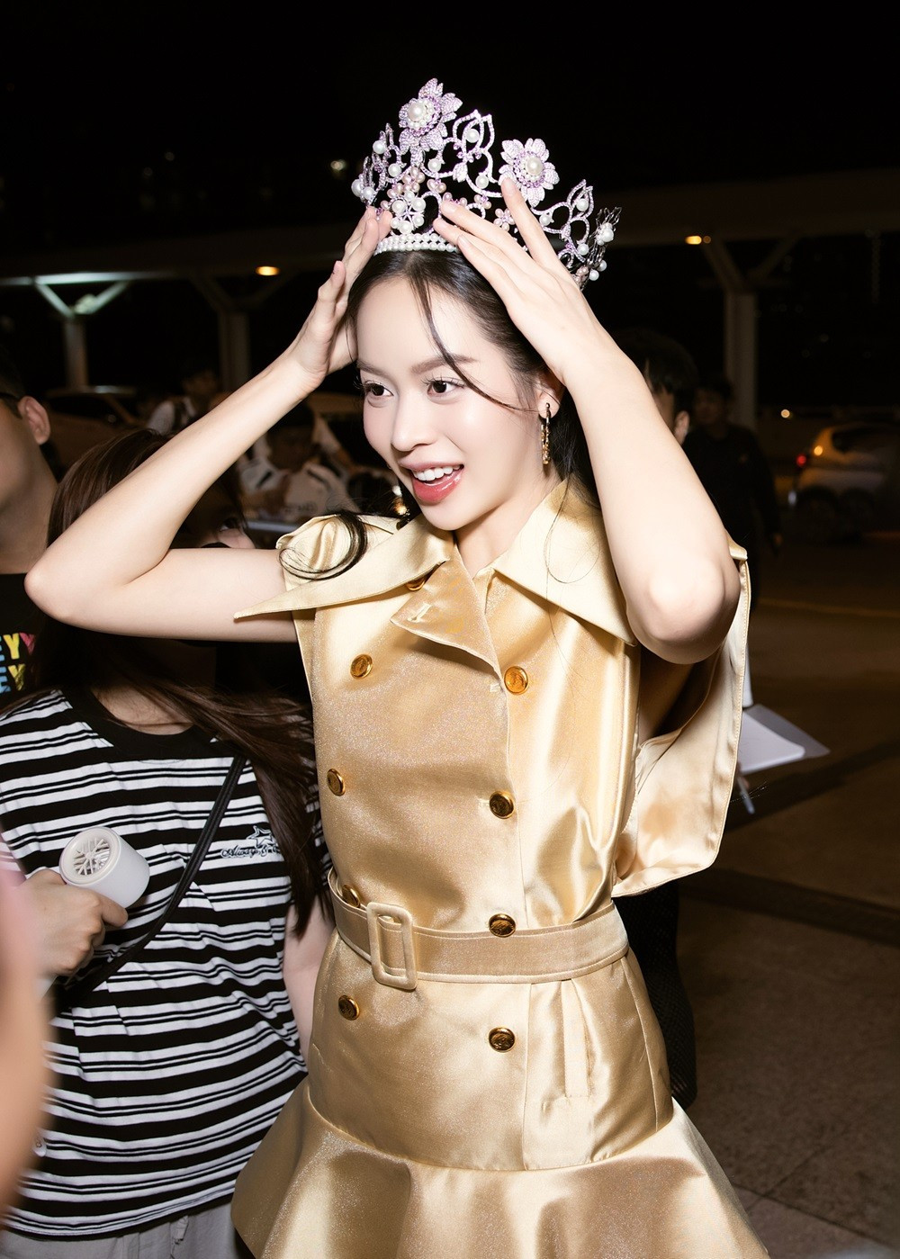 Sân khấu final walk của Hoa hậu Thanh Thuỷ tại Miss International 2025 chắc chắn sẽ là một trong những khoảnh khắc đáng mong đợi nhất của đêm chung kết, đặc biệt đối với khán giả Việt Nam. Đây không chỉ là bước đi cuối cùng trên cương vị Miss International 2024 mà còn là giây phút cô nhìn lại hành trình cống hiến hết mình suốt một năm qua.