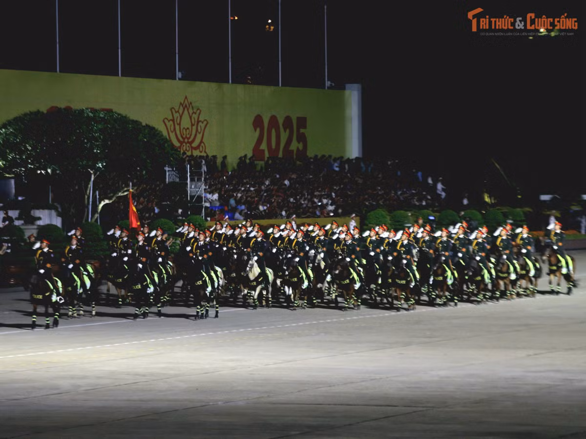 Đoàn kỵ binh trong buổi hợp luyện diễu binh, diễu hành.