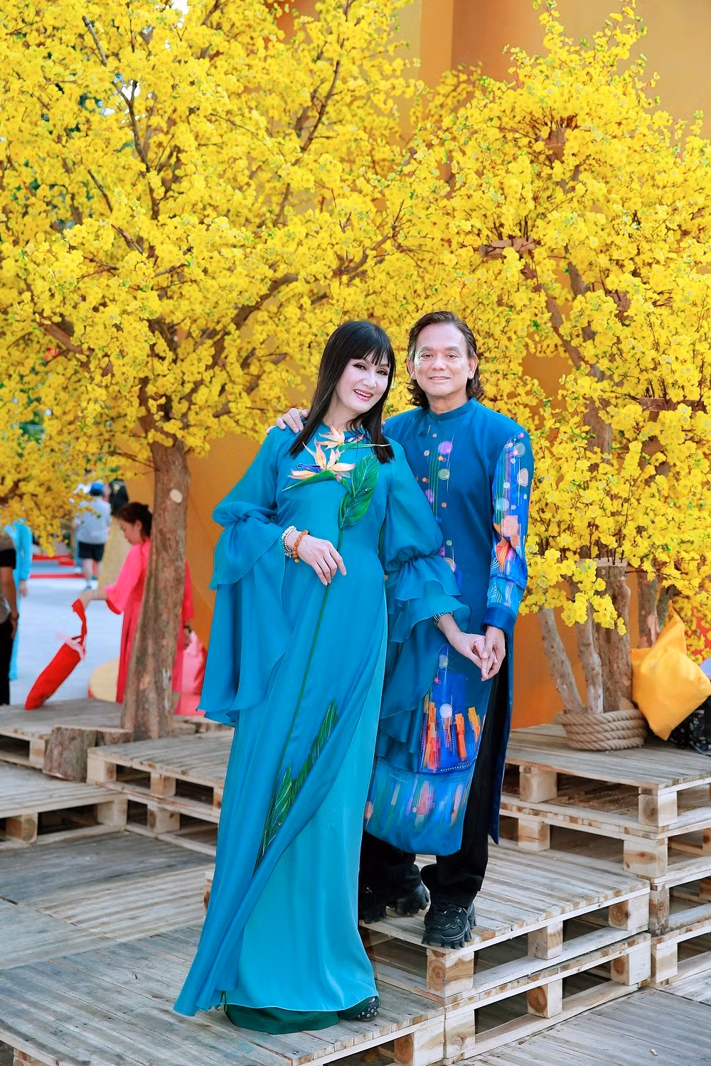 Diễn viên Hiền Mai cho biết, năm nay chị cùng ông xã diện áo dài chụp hình để làm kỷ niệm.