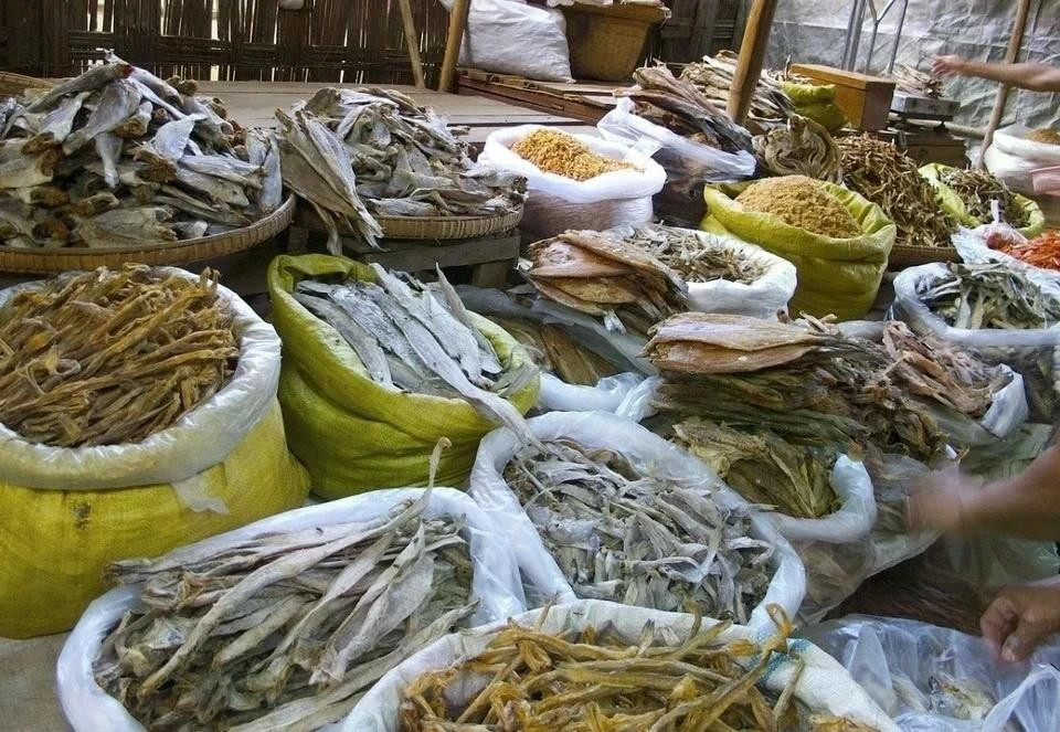 Các loại cá khô, ướp muối rất được yêu thích vì ngon miệng, "đưa cơm" nhưng tiềm ẩn nhiều rủi ro cho sức khỏe. Ảnh: Inews.