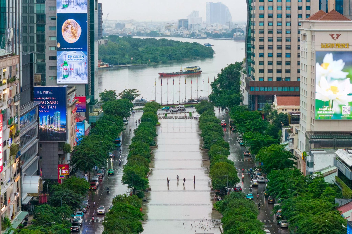 Phường Sài Gòn bao trùm khu vực lõi quận 1, tập trung nhiều tuyến đường có giá trị thương mại hàng đầu như Đồng Khởi, Nguyễn Huệ, Lê Lợi, Lê Duẩn, Hàm Nghi...