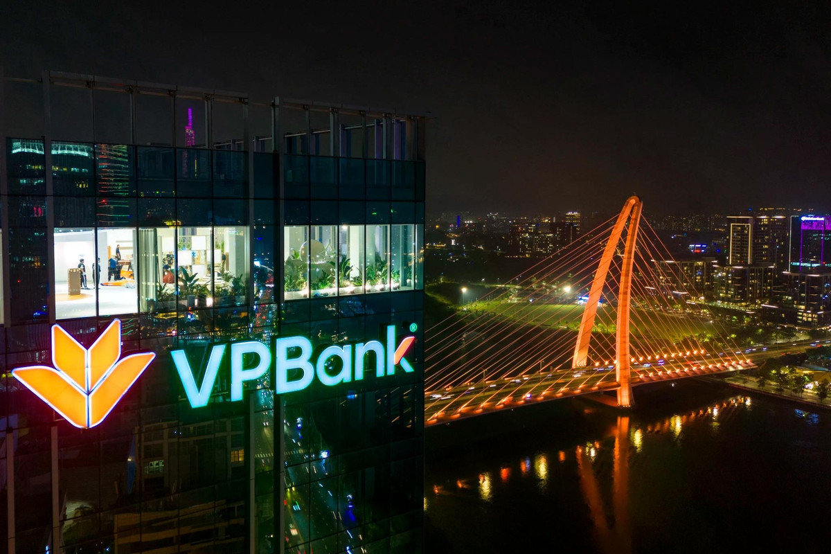 Với vị trí đắc địa và khả năng kết nối thuận lợi, phường Sài Gòn cũng là nơi tập trung trụ sở của nhiều ngân hàng lớn, công ty đa quốc gia, tổ chức tài chính, cơ quan ngoại giao...