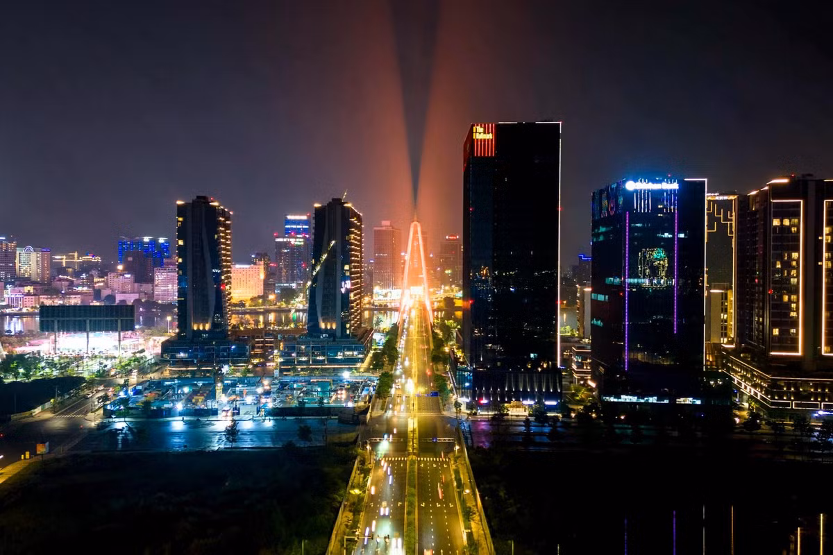 Ngoài ra, cầu Ba Son được đưa vào khai thác từ năm 2022 cũng là hạ tầng quan trọng thay đổi diện mạo khu vực ven sông.