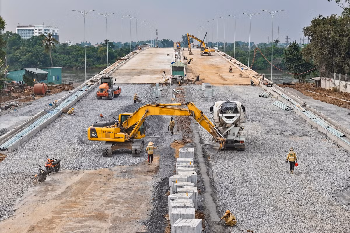 Trên tuyến, cầu Thống Nhất là hạng mục trọng điểm, bắc qua sông Cái, giữ vai trò kết nối khu vực đô thị trung tâm Biên Hòa với cù lao Hiệp Hòa.