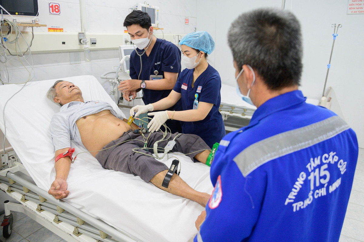 Bệnh viện Nguyễn Tri Phương là bệnh viện đa khoa tuyến cuối của TP.HCM, tiếp nhận chủ yếu người dân thành phố, các ca chuyển từ tuyến dưới hoặc tự đến. Ngoài ra, đơn vị còn xử trí tất cả trường hợp cấp cứu từ nhiều tỉnh, thành, kể cả bệnh nhân gặp sự cố trên đường được đưa thẳng vào viện.