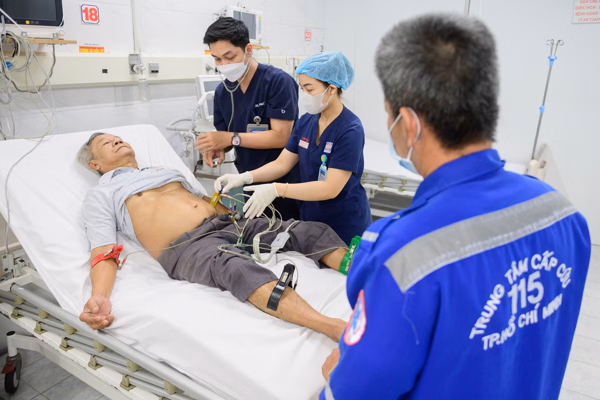 Bệnh viện Nguyễn Tri Phương là bệnh viện đa khoa tuyến cuối của TP.HCM, tiếp nhận chủ yếu người dân thành phố, các ca chuyển từ tuyến dưới hoặc tự đến. Ngoài ra, đơn vị còn xử trí tất cả trường hợp cấp cứu từ nhiều tỉnh, thành, kể cả bệnh nhân gặp sự cố trên đường được đưa thẳng vào viện.